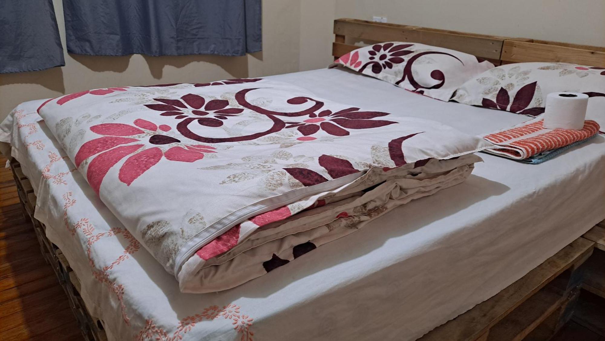 Albergue Camry Backpackers佳美背包客旅馆 Cuenca Esterno foto